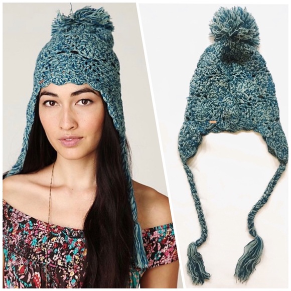 Free People Arjeta Circle Crochet Pom Beanie Blue Teal Knit Hat One Size